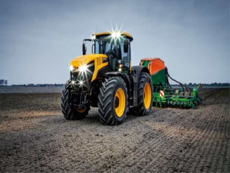 Verimliliği artıran yeni JCB Fastrac 4000 Serisi traktörler