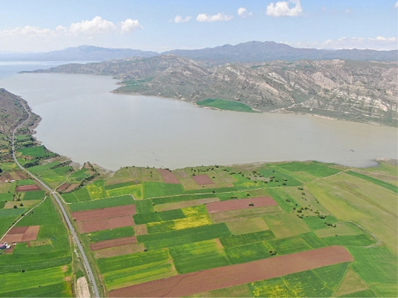 Baraj yükselince binlerce dönüm ekili alan sular altında kaldı.