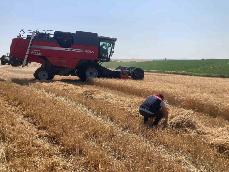 Keşan’da hasat halindeki tüm biçerdöver ve balya makinelerine kontrol!
