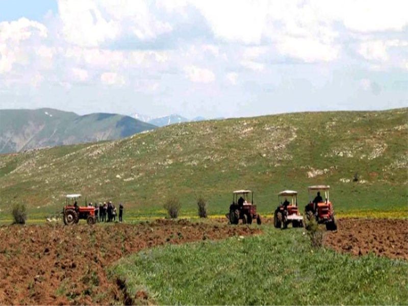 Bayburt’un Aydıntepe ilçesinde hasat sezonu açıldı.