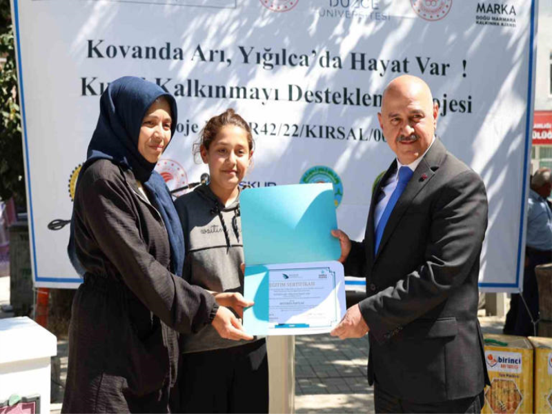 Düzce’de bal dolum tesisi ve arı ürünleri satış mağazası açıldı 