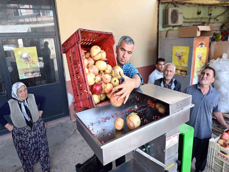 Mersin'de Üreticilere Nar Taneleme Makinesi Desteği