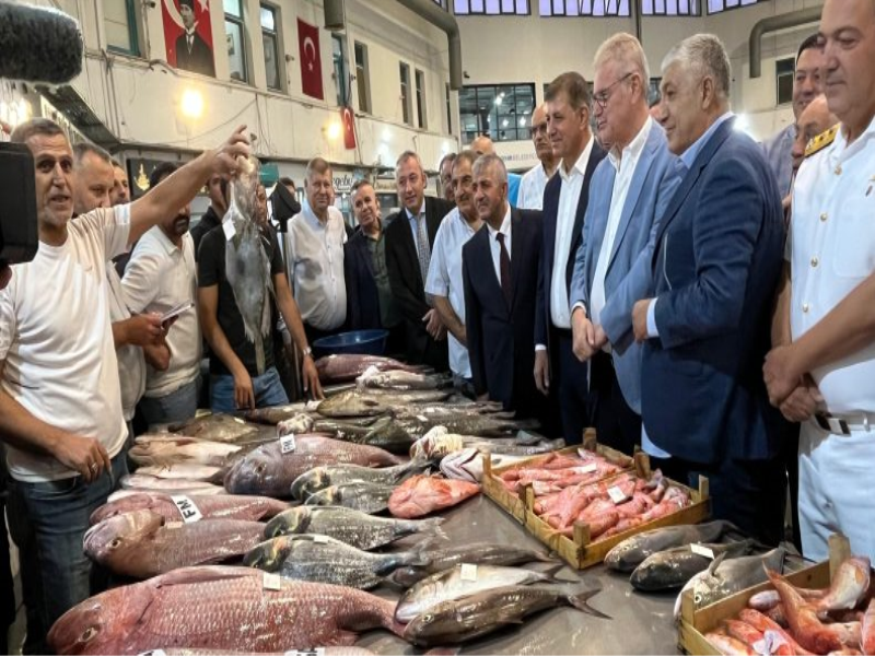 Av sezonu açıldı, İzmir Balık Hali bereketle doldu!