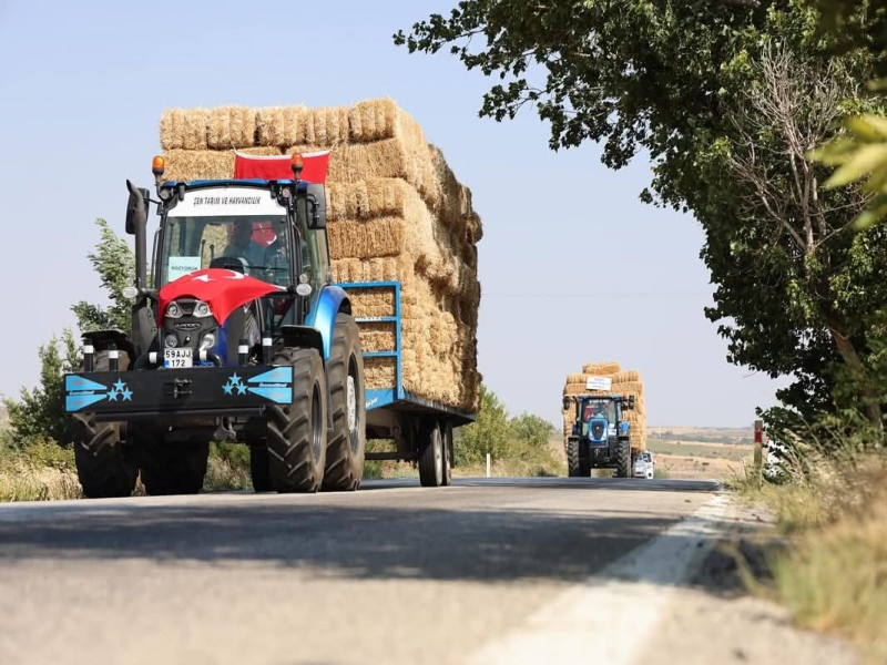 Şarköy’deki orman yangınında zarar gören üreticilere saman yardımı!