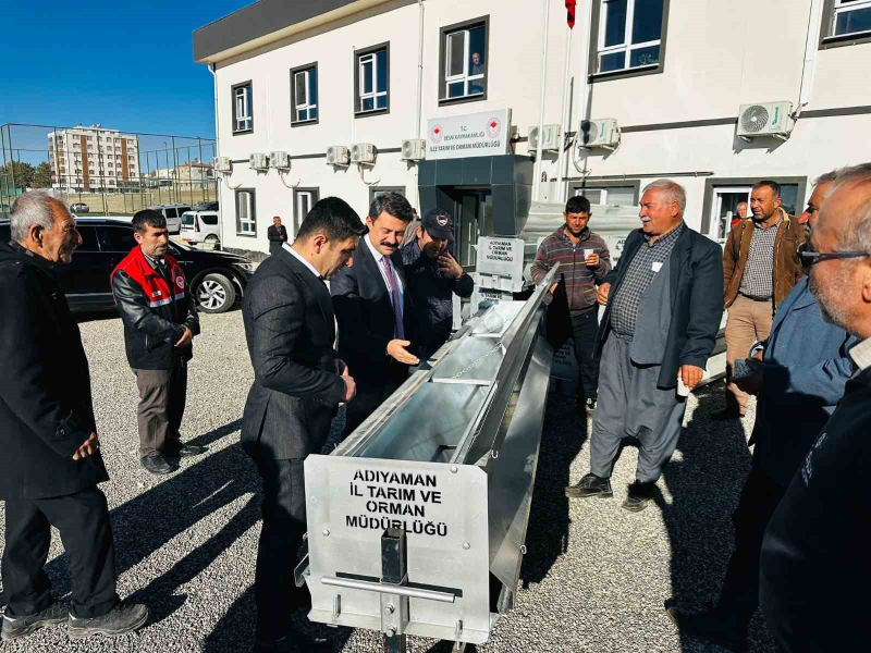 Adıyaman'da Küçükbaş Yetiştiricilere Otomatik Yemlik Dağıtıldı