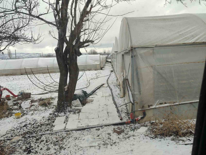 Eskişehir'de Don Riski Çiftçileri Zor Durumda Bıraktı Seralar Buz Tuttu