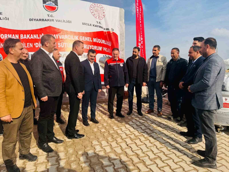 Dicle'deki Kooperatife Süt Soğutma Tankları ve Ekipmanlar Dağıtıldı